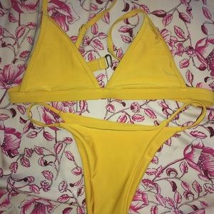 Yellow triangle bikini set🐣